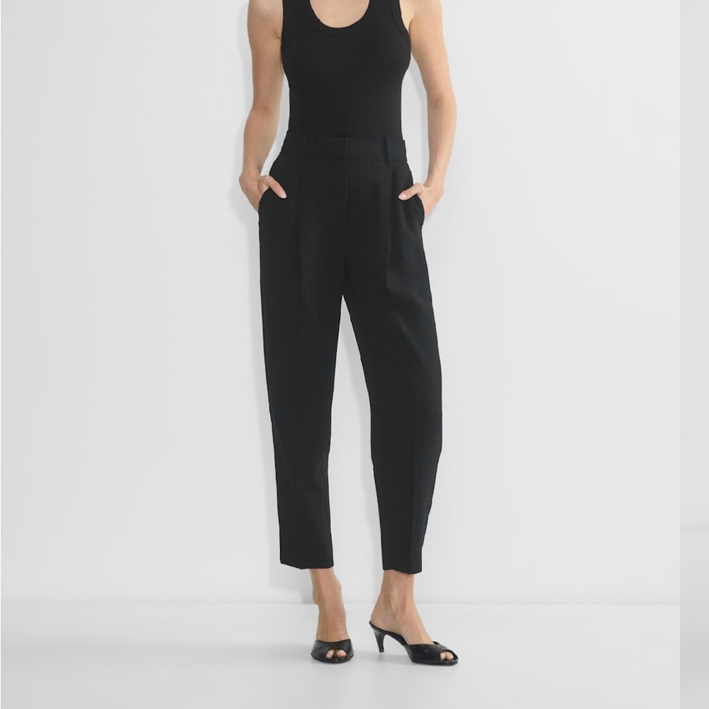 Aritzia Carrot Pant - US 4 - Tailored Black Trousers
